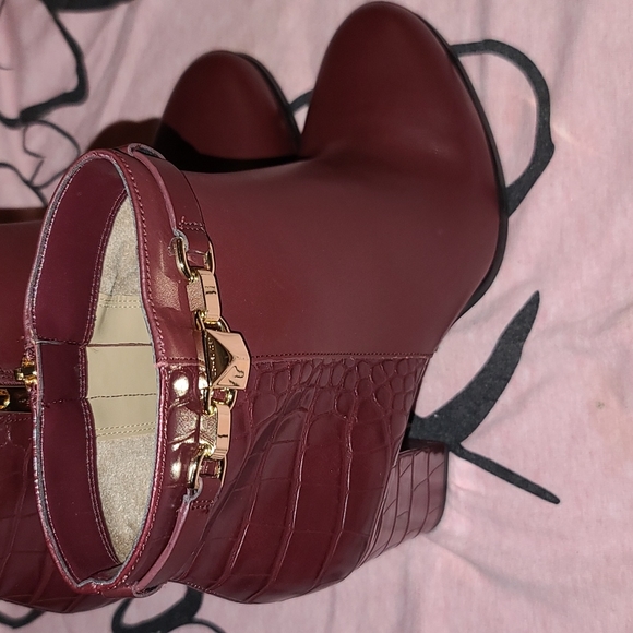 Micheal Kors Booties - Picture 6 of 11
